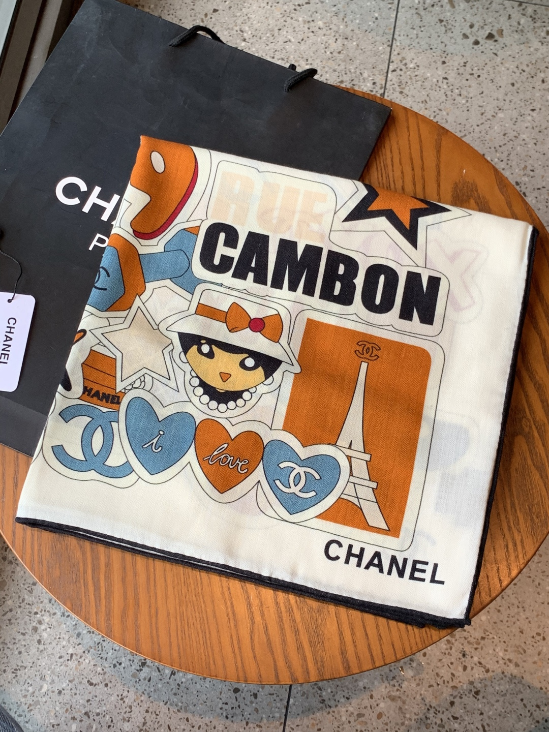 2025秋冬高级成衣系列～Chanel 【140双面同色丝绒披肩】此系列谱写一曲自由轻灵的赞歌本系列作品