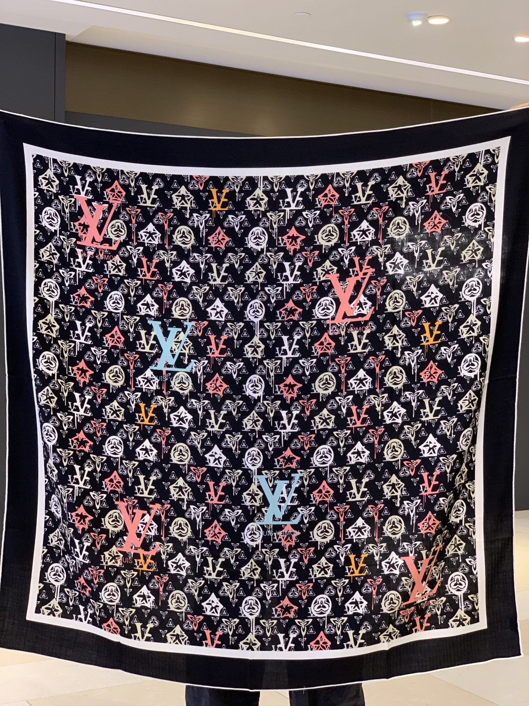 LV x TM 140披肩【140顶级丝绒双面同色披肩】本款LVxTMMonogram Multicol