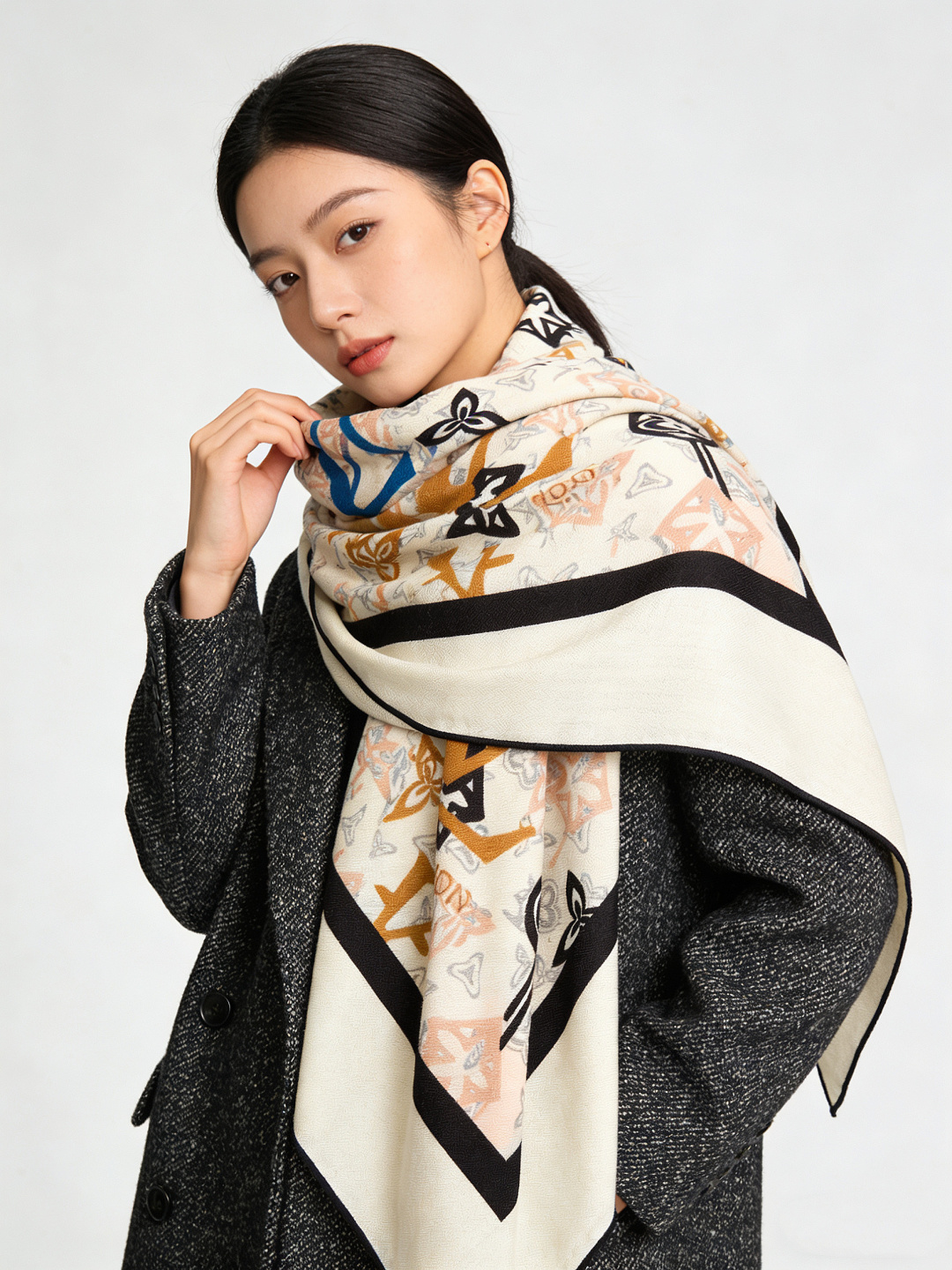 LV x TM 140披肩【140顶级丝绒双面同色披肩】本款LVxTMMonogram Multicol