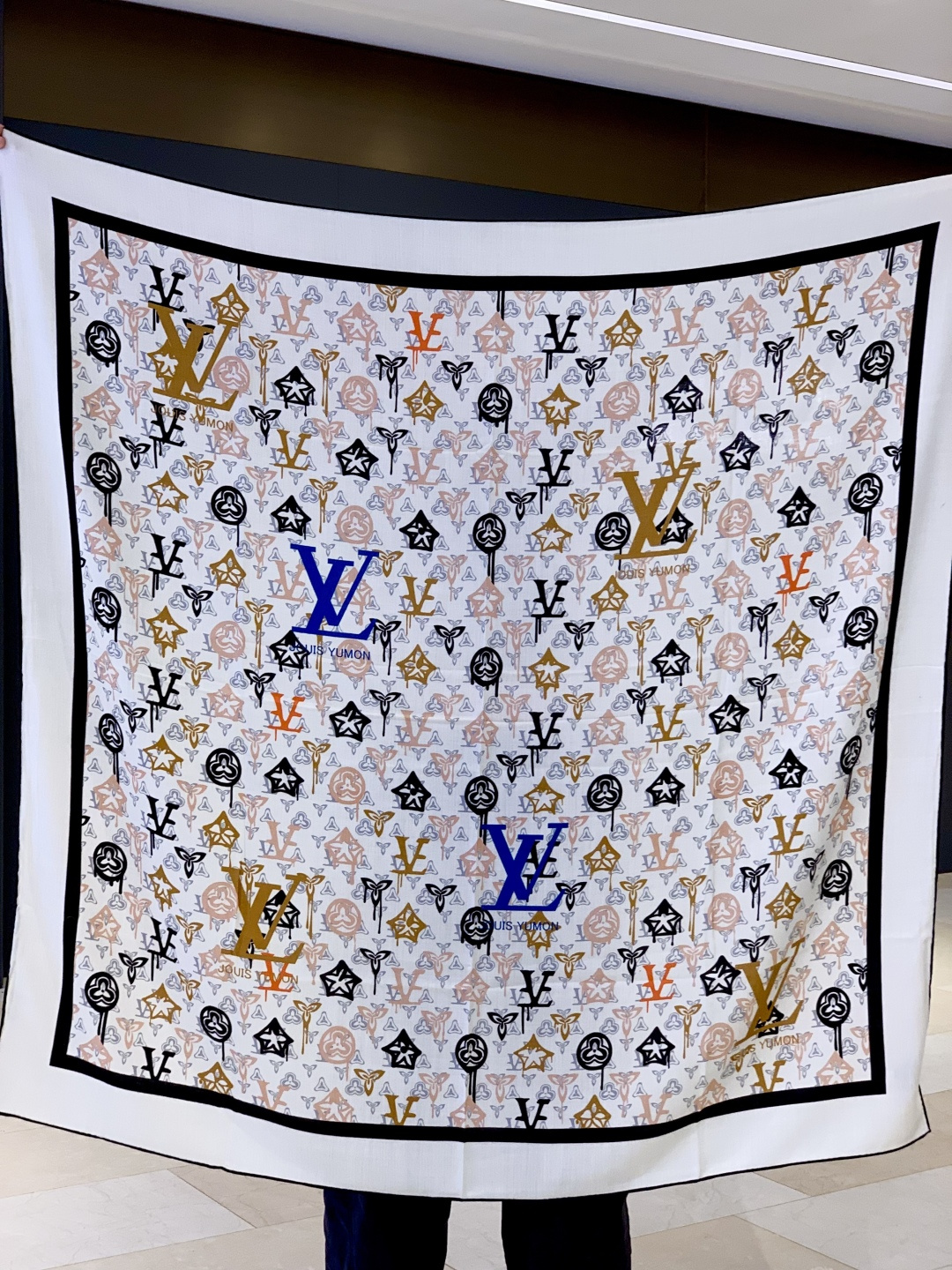 LV x TM 140披肩【140顶级丝绒双面同色披肩】本款LVxTMMonogram Multicol