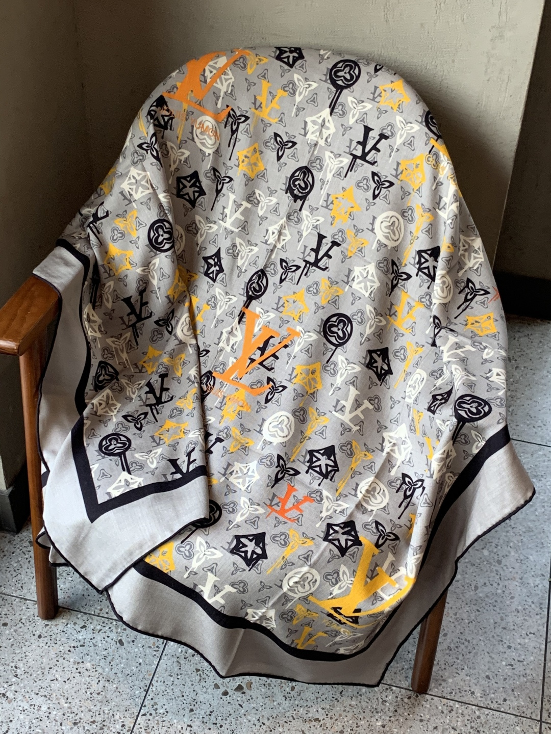 LV x TM 140披肩【140顶级丝绒双面同色披肩】本款LVxTMMonogram Multicol