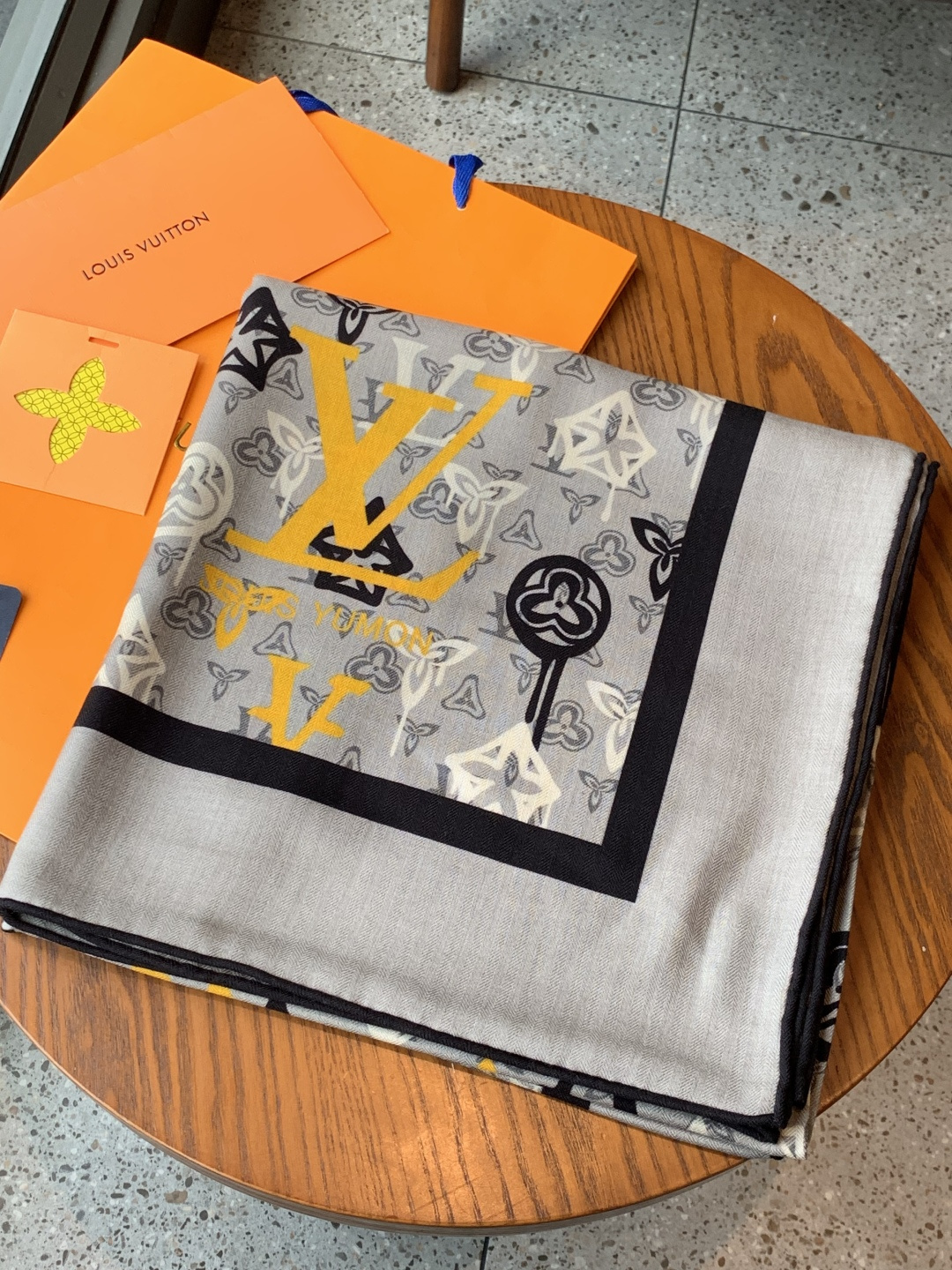 LV x TM 140披肩【140顶级丝绒双面同色披肩】本款LVxTMMonogram Multicol