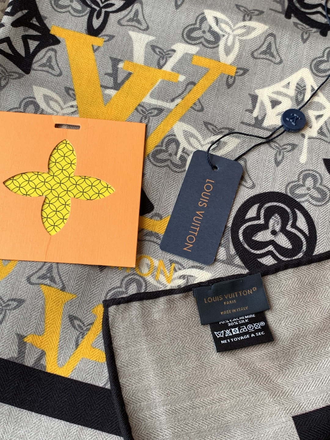 LV x TM 140披肩【140顶级丝绒双面同色披肩】本款LVxTMMonogram Multicol