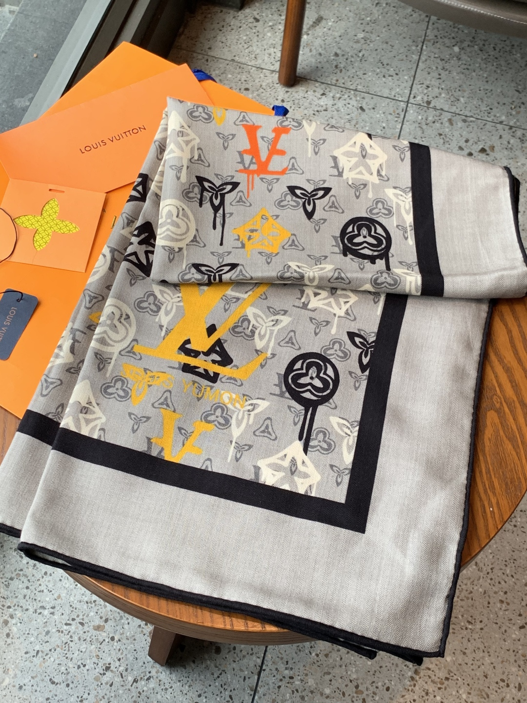 LV x TM 140披肩【140顶级丝绒双面同色披肩】本款LVxTMMonogram Multicol