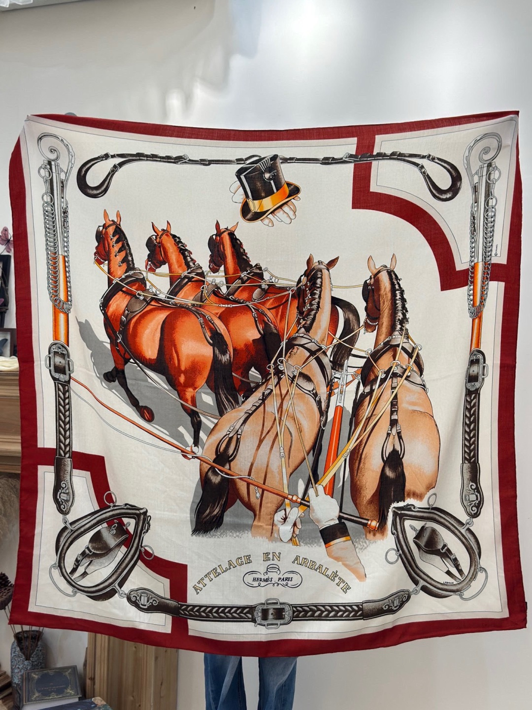 上新🆕【丝绒双面同色140披肩】“弩式牵引马具”手工卷边丝绒方巾披肩70%羊绒30%真丝这款典藏方巾展现