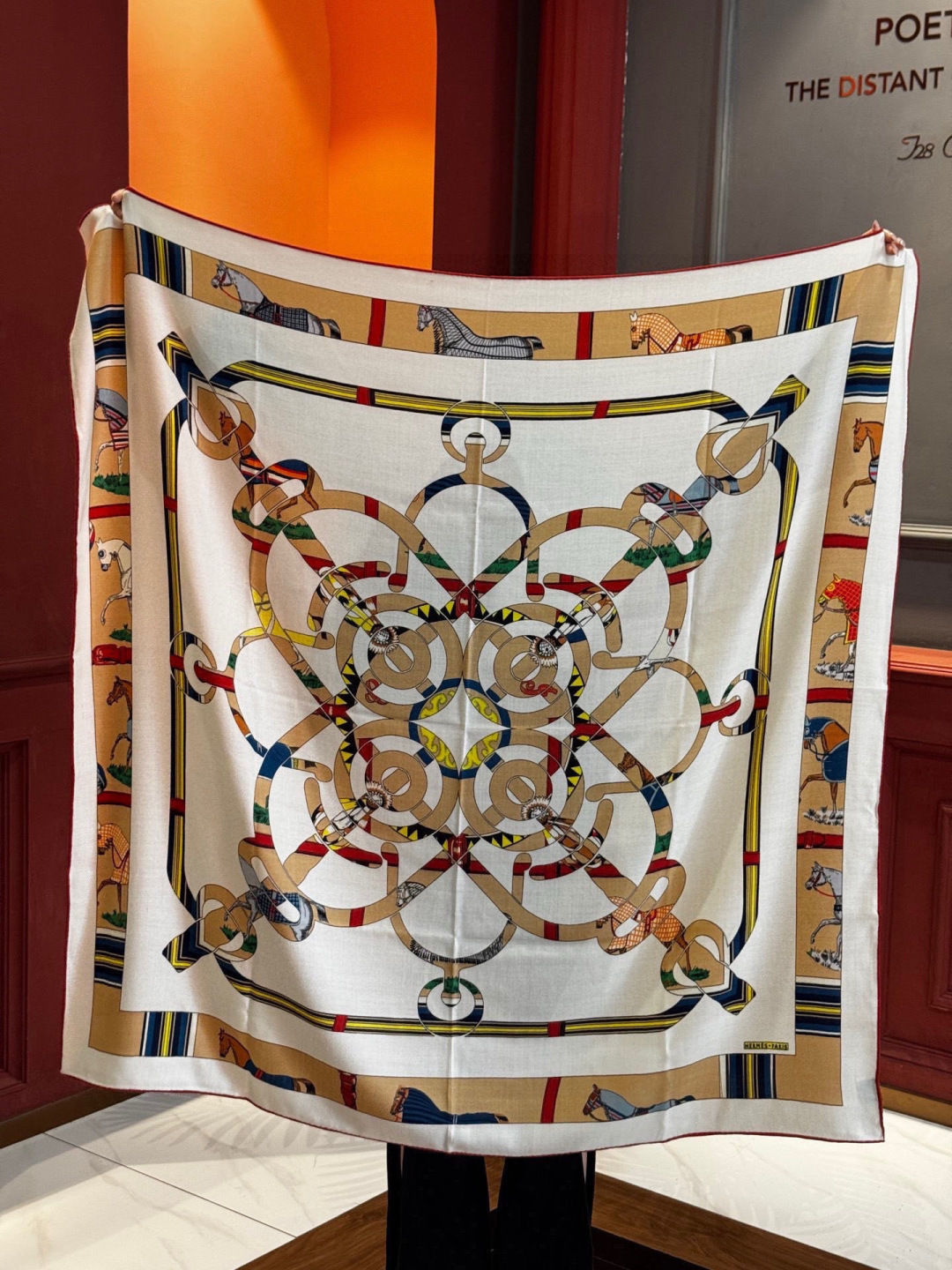 “金质马刺与骏马的披挂叠印版”披肩【140顶级丝毛双面同色】手工卷边30%桑蚕丝70%羊毛这款迷人的14