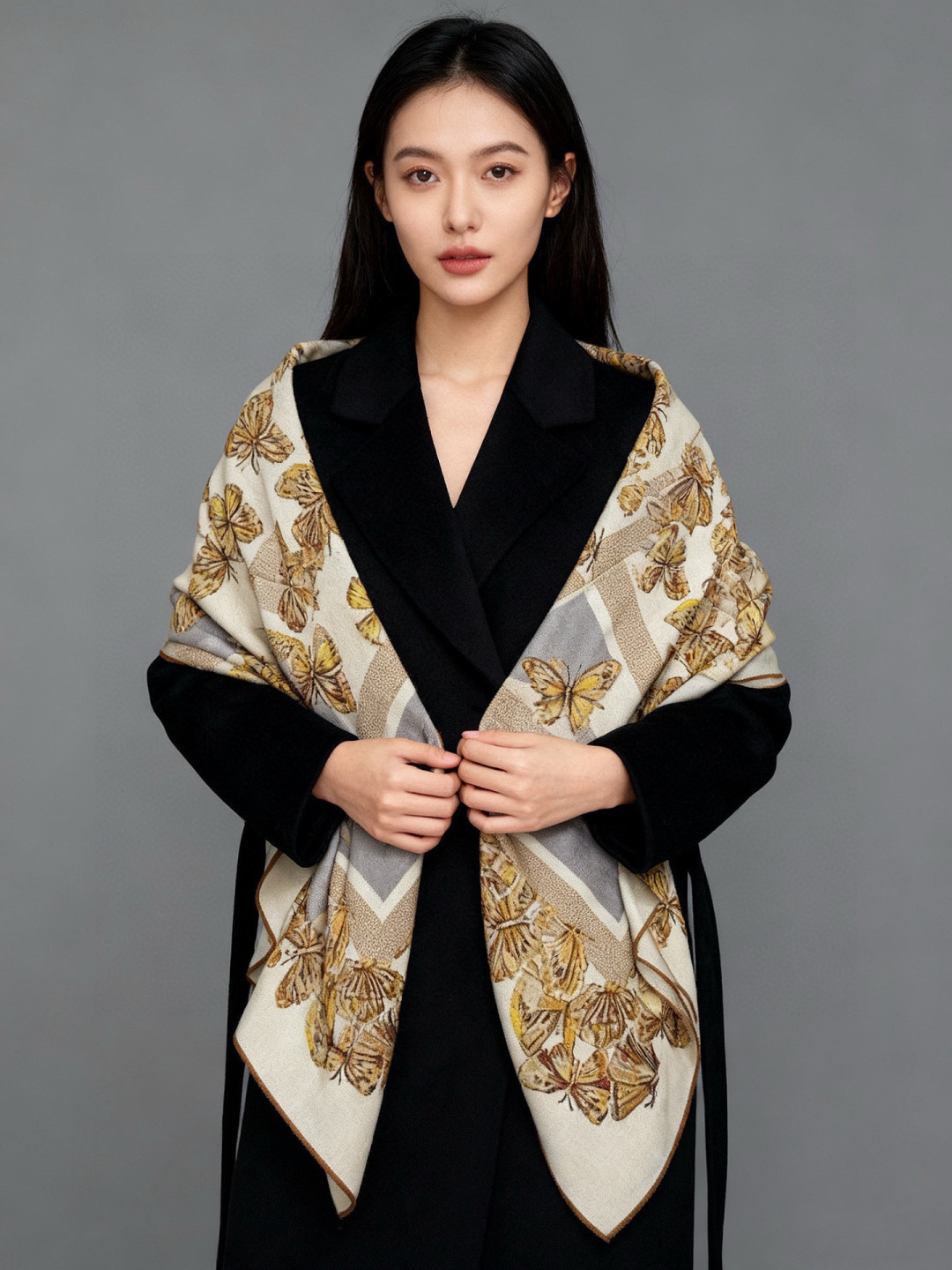 Dior 印花披肩【140顶级丝绒双面同色】Dior Camo PaPillon 图案这款披肩饰以 Di