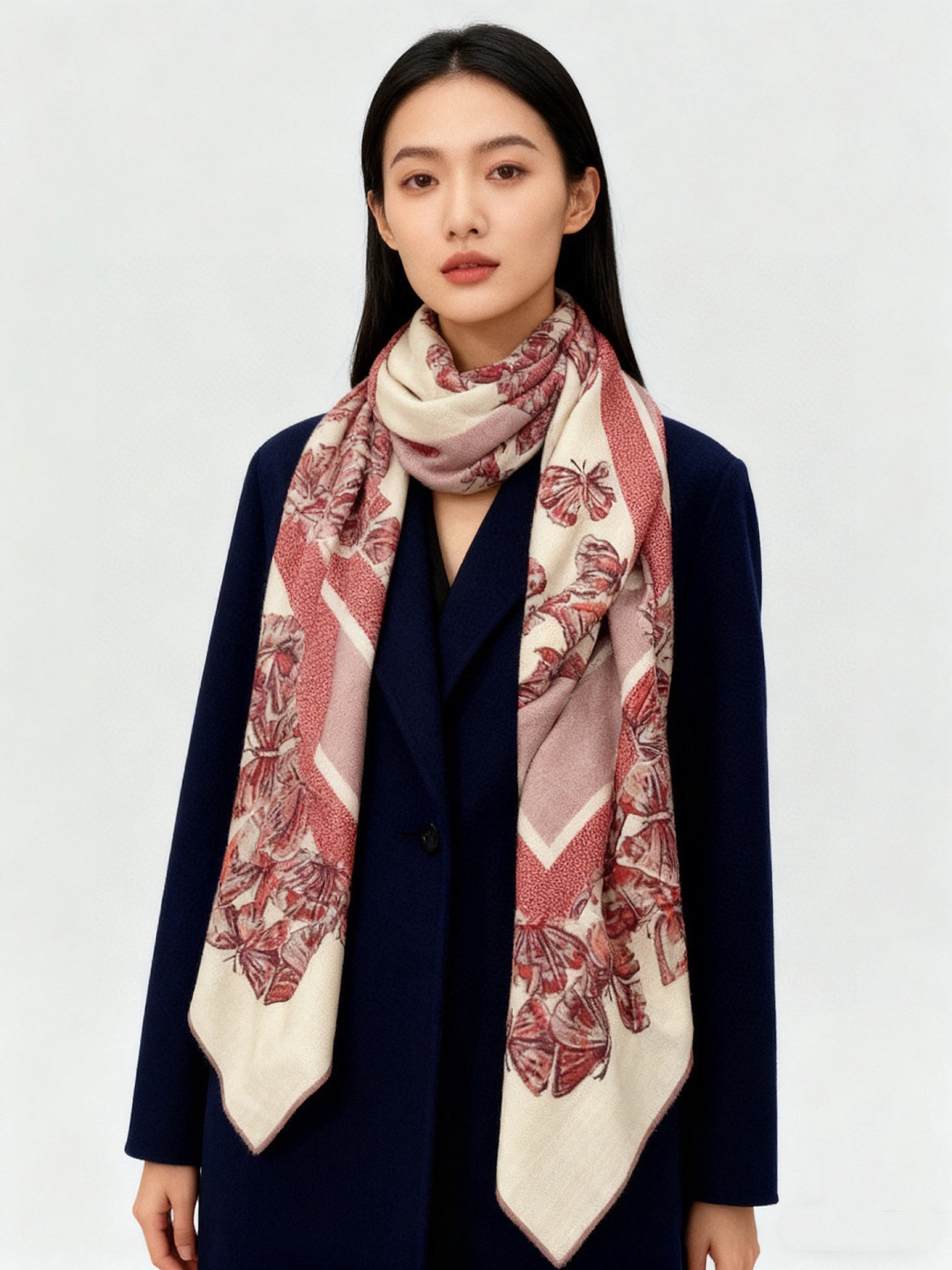 Dior 印花披肩【140顶级丝绒双面同色】Dior Camo PaPillon 图案这款披肩饰以 Di