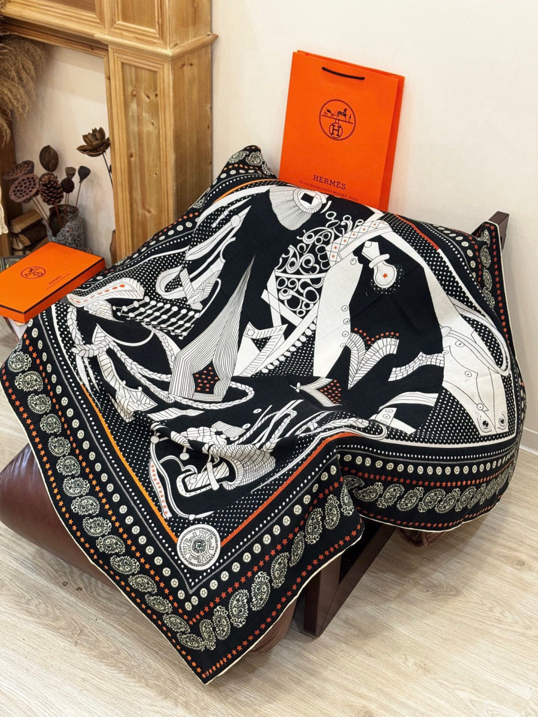 💟羊绒新款🆕👏👏买了都说好看‼️推荐💕爱马仕双面同色羊绒方巾，顶级工艺超值‼️爱马仕专柜爆款🎁💟立体呈现