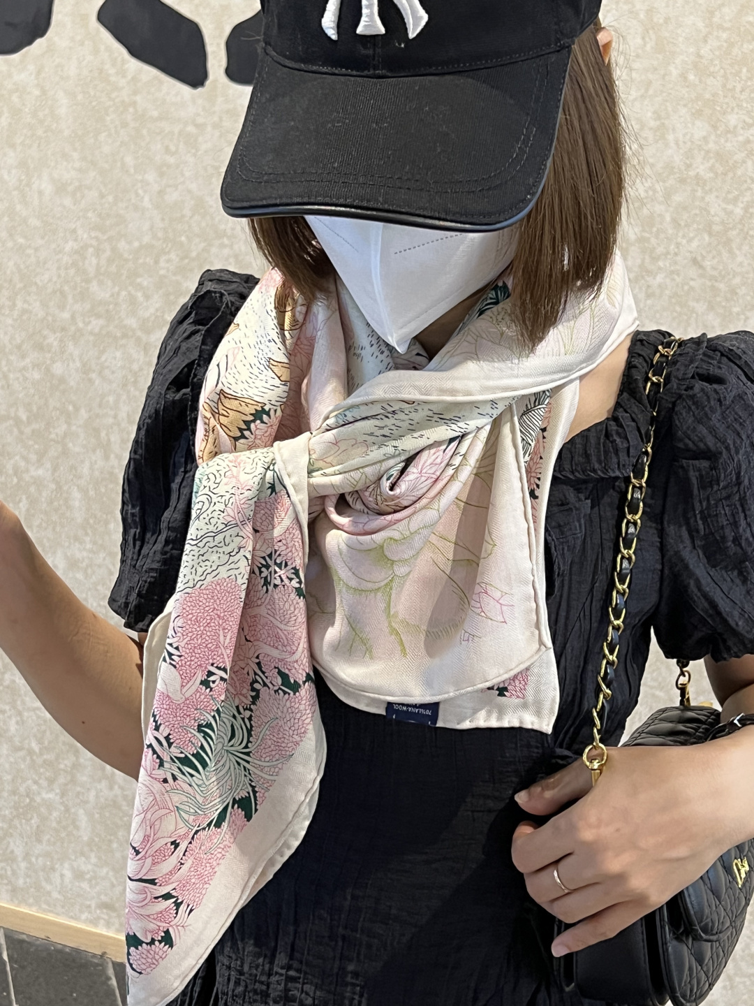 爱马仕～秋冬搭配利器❗️顶级双面双色 版真丝羊绒披肩！！1条等于2条】点睛精彩，图案和配色都超级喜欢，又