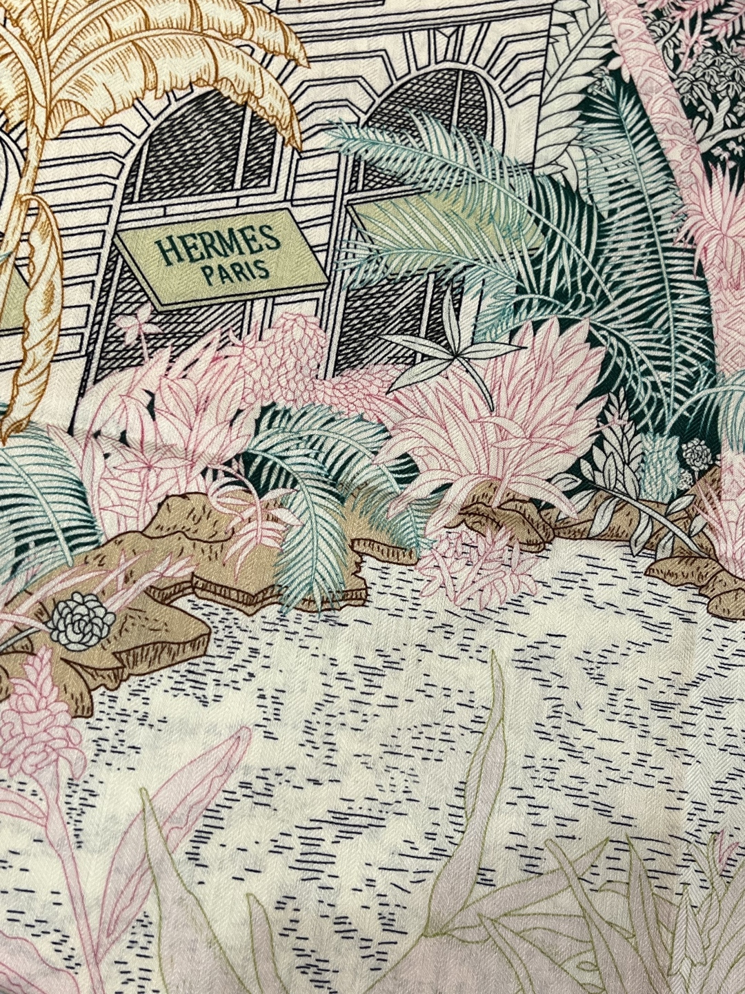 爱马仕～秋冬搭配利器❗️顶级双面双色 版真丝羊绒披肩！！1条等于2条】点睛精彩，图案和配色都超级喜欢，又