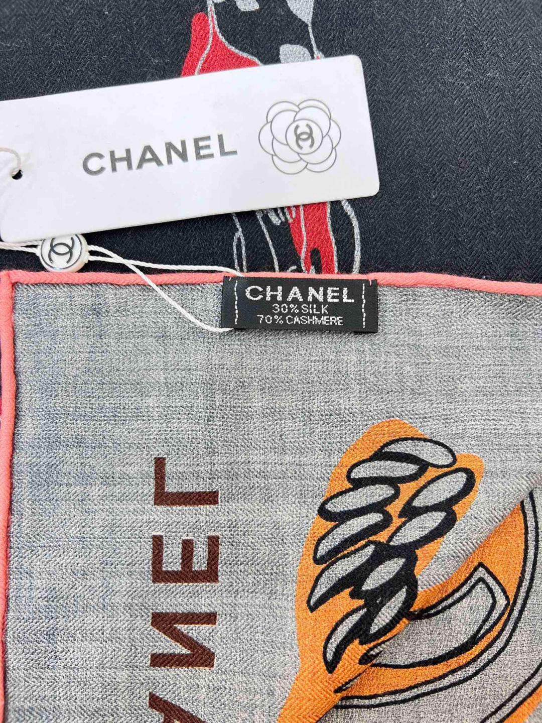 【秋冬搭配利器❗️顶级双配色双面版真丝羊绒披肩！！1条等于2条】点睛精彩，图案和配色都超级喜欢，又一款双