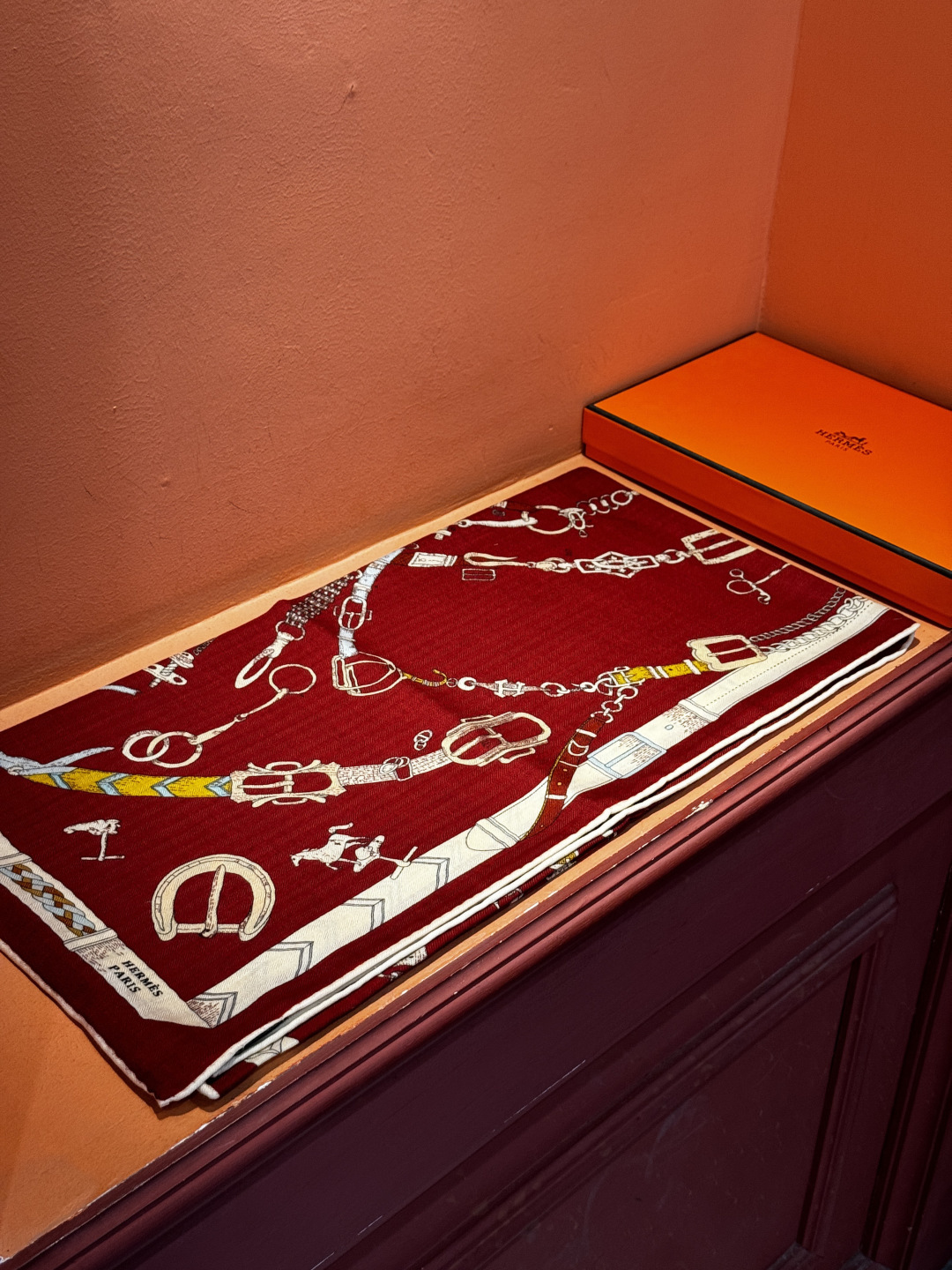 羊绒新款🆕👏👏买了都说好看‼️推荐💕爱马仕双面同色羊绒方巾【跃动的马儿双面同色140】，顶级工艺超值‼️