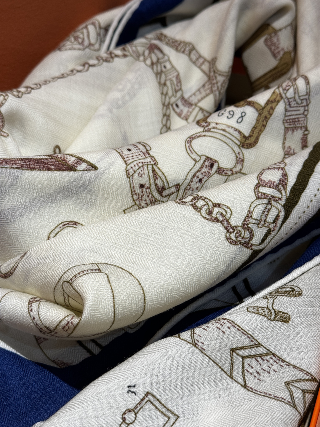 羊绒新款🆕👏👏买了都说好看‼️推荐💕爱马仕双面同色羊绒方巾【跃动的马儿双面同色140】，顶级工艺超值‼️