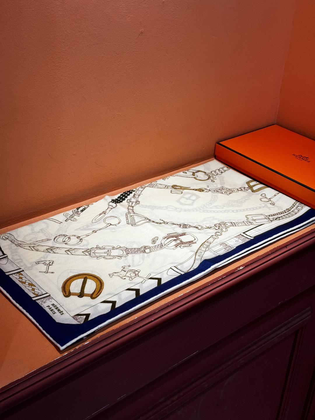 羊绒新款🆕👏👏买了都说好看‼️推荐💕爱马仕双面同色羊绒方巾【跃动的马儿双面同色140】，顶级工艺超值‼️