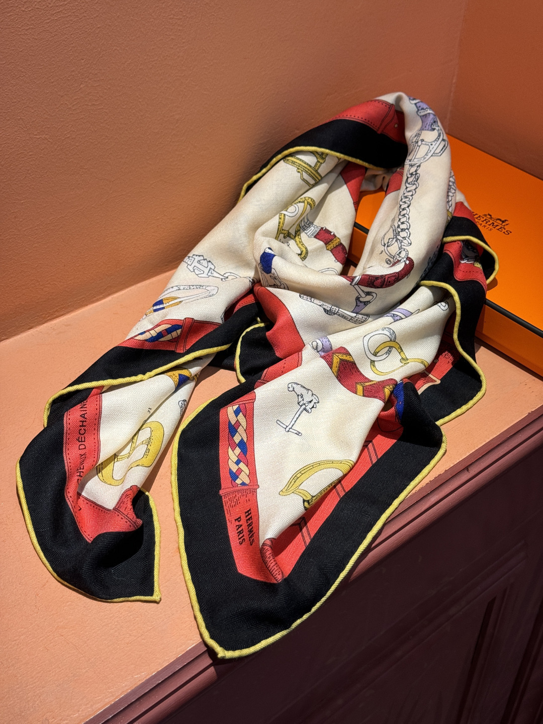 羊绒新款🆕👏👏买了都说好看‼️推荐💕爱马仕双面同色羊绒方巾【跃动的马儿双面同色140】，顶级工艺超值‼️