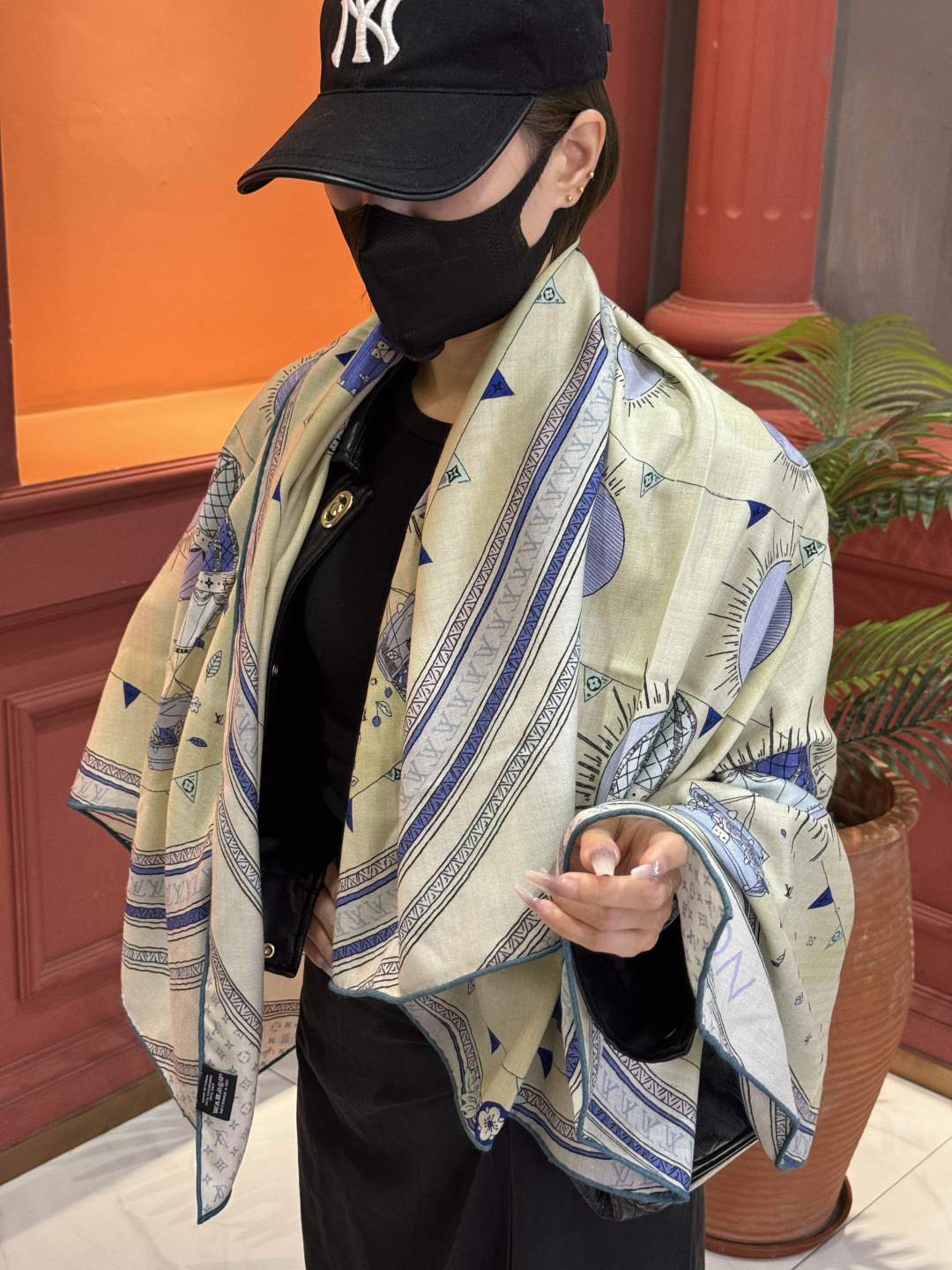 ❄【双面同色】原单Lv140cm丝绒方巾，《热气球》，本款方巾全新加入 U价🉐️ and Away 系列