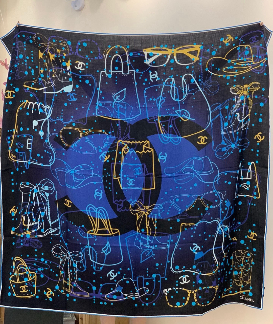 2025秋冬高级成衣系列～Chanel 【140双面同色丝绒披肩】此系列谱写一曲自由轻灵的赞歌本系列作品