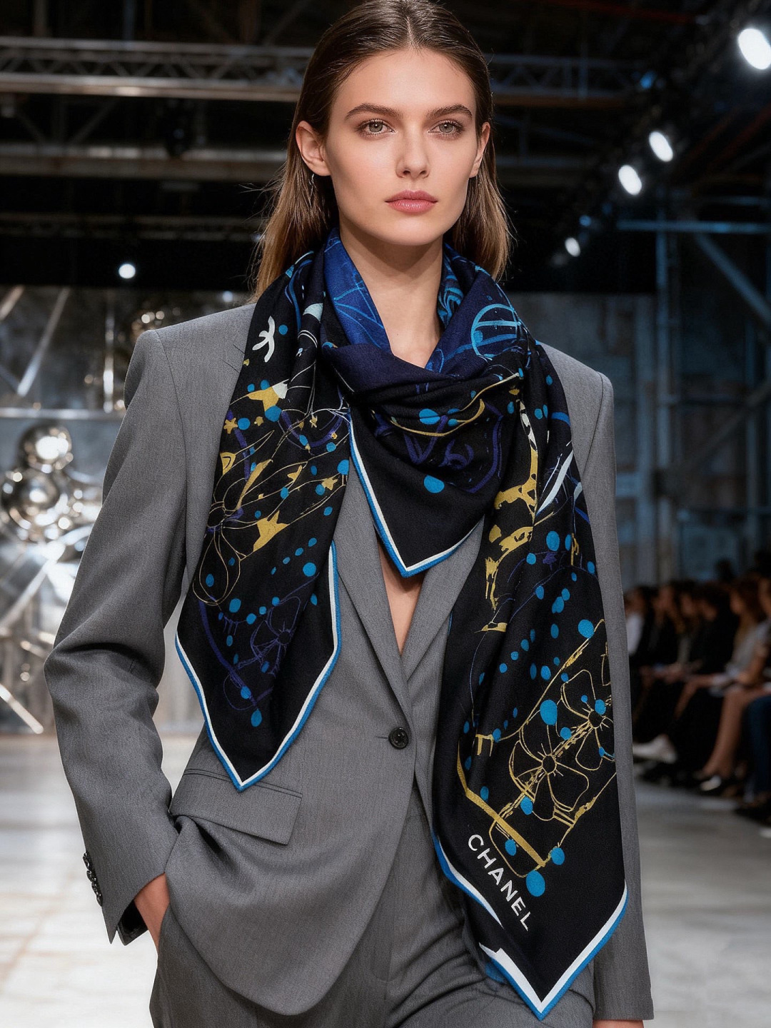 2025秋冬高级成衣系列～Chanel 【140双面同色丝绒披肩】此系列谱写一曲自由轻灵的赞歌本系列作品