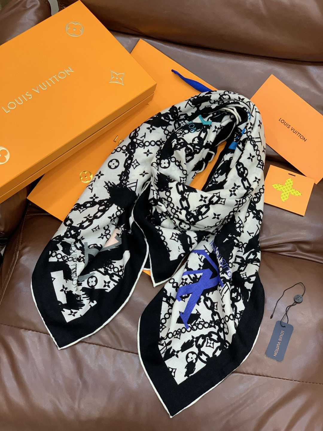 LV x TM 140披肩【140顶级丝绒双面同色披肩】本款LVxTMMonogram Multicol