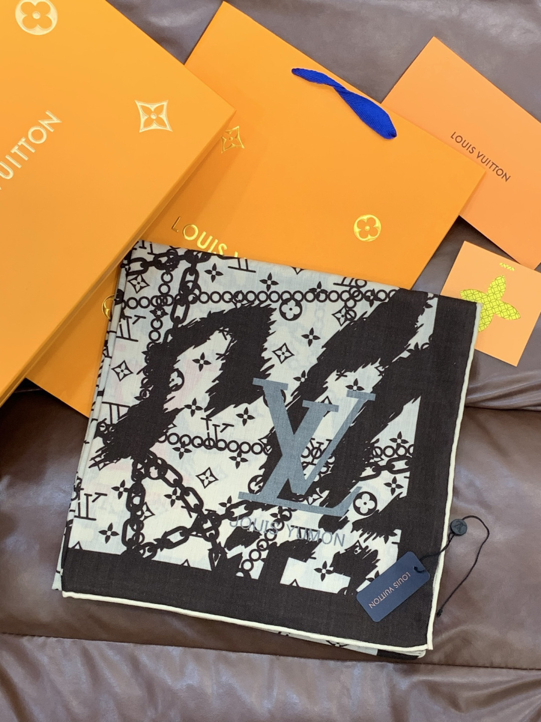 LV x TM 140披肩【140顶级丝绒双面同色披肩】本款LVxTMMonogram Multicol