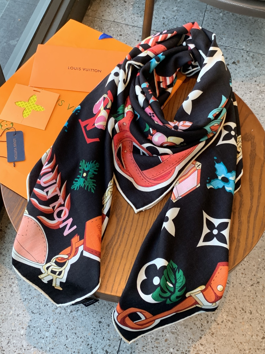 LV x TM 140披肩【140顶级丝绒双面同色披肩】本款LVxTMMonogram Multicol