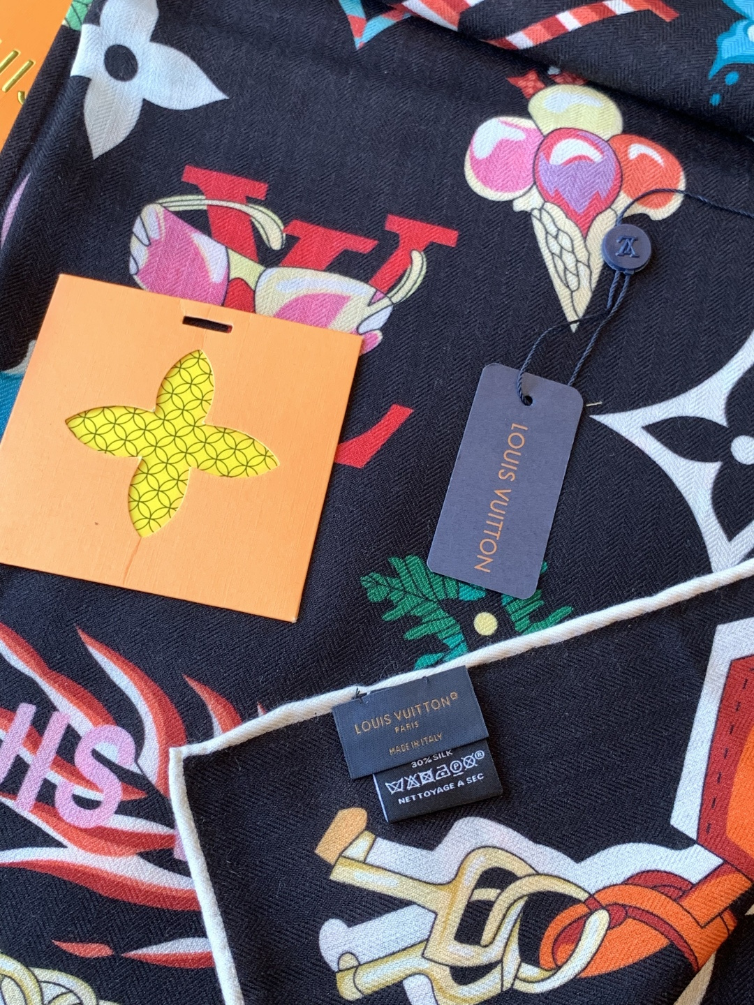 LV x TM 140披肩【140顶级丝绒双面同色披肩】本款LVxTMMonogram Multicol