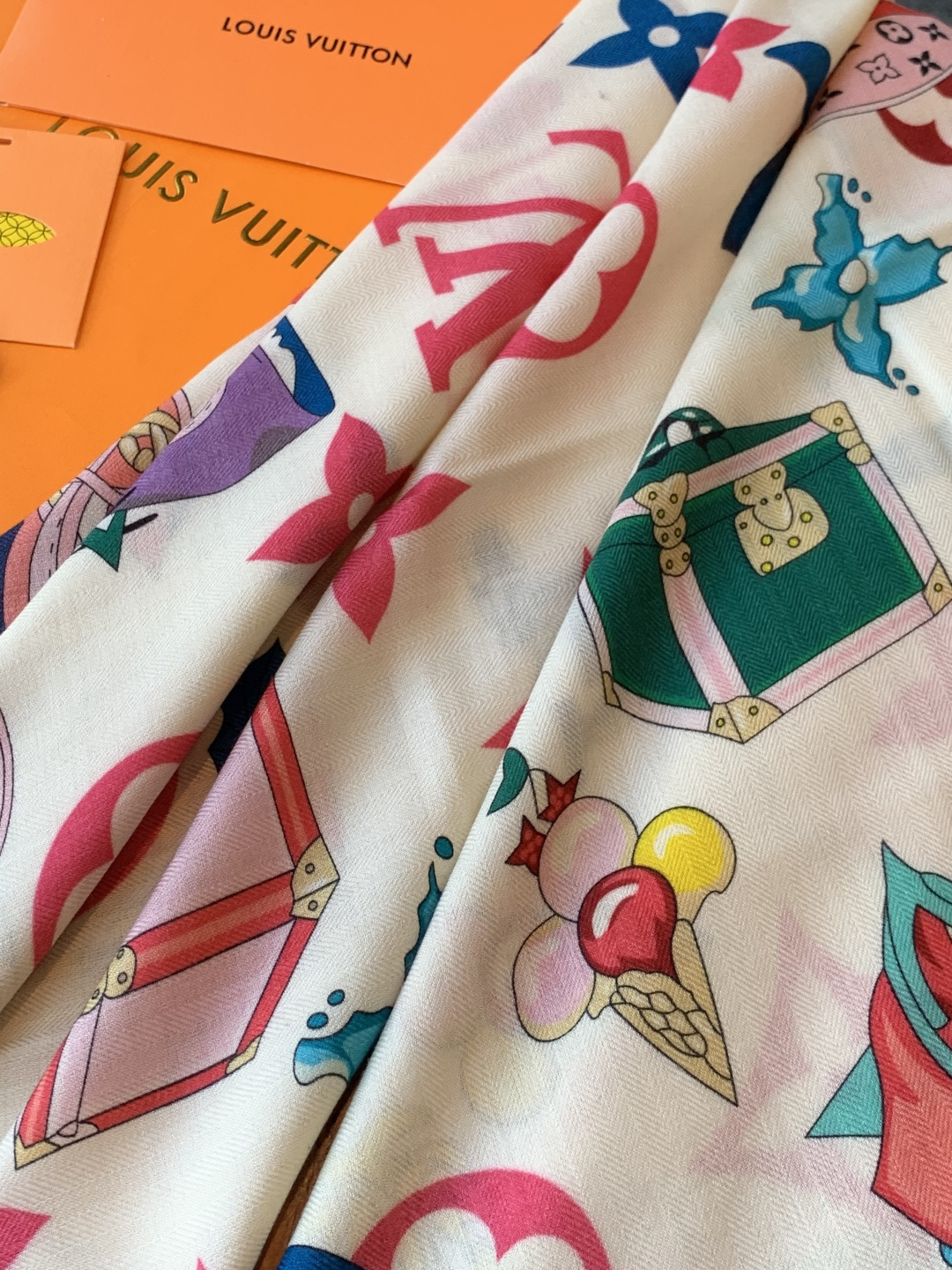 LV x TM 140披肩【140顶级丝绒双面同色披肩】本款LVxTMMonogram Multicol