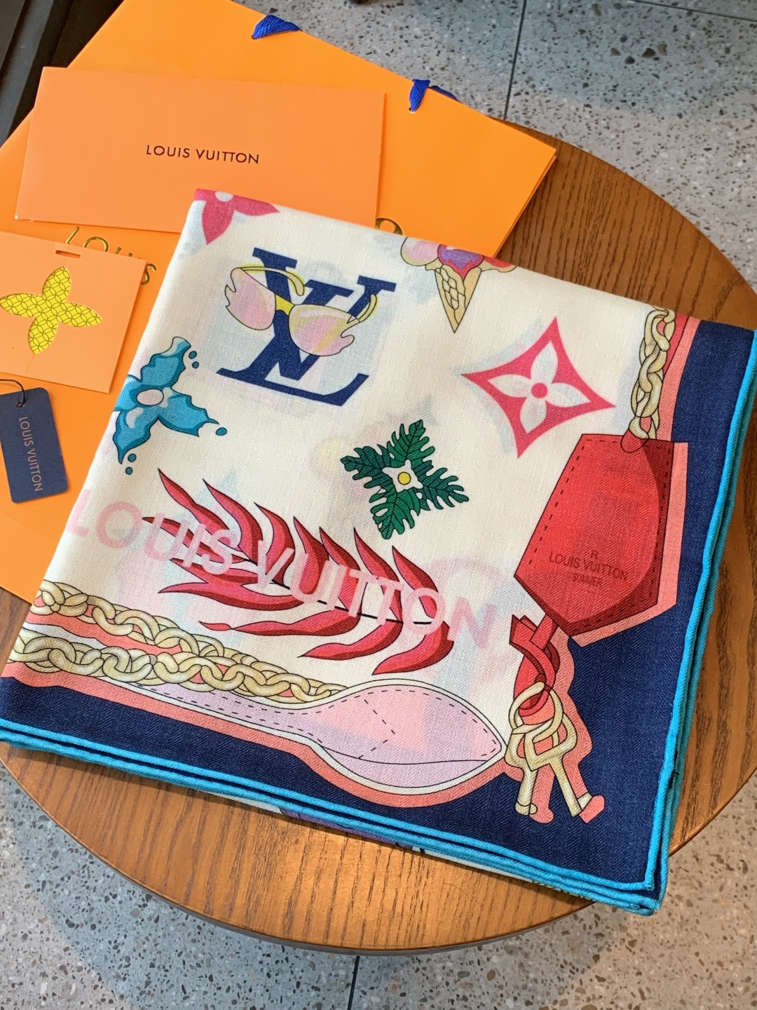 LV x TM 140披肩【140顶级丝绒双面同色披肩】本款LVxTMMonogram Multicol