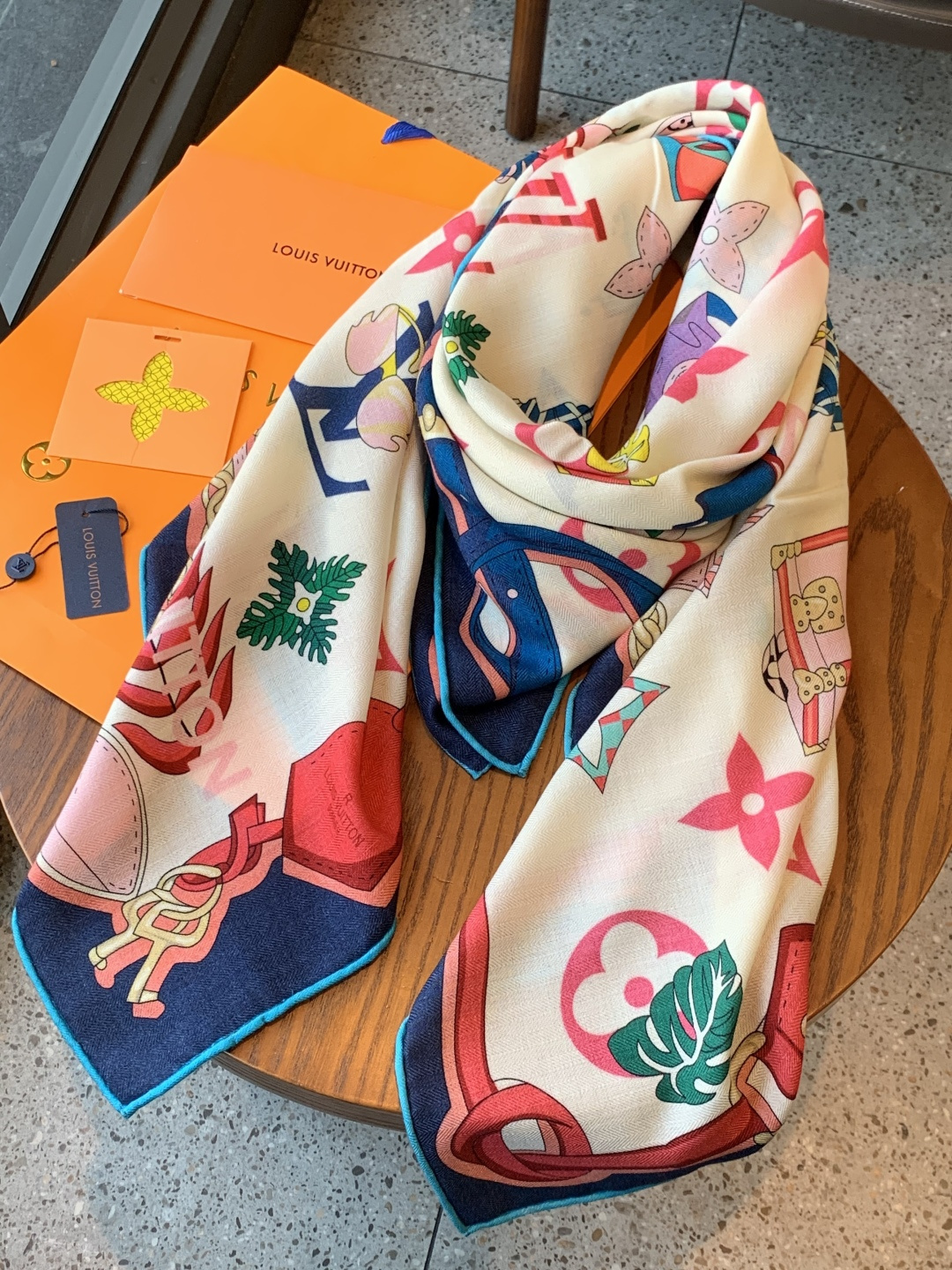 LV x TM 140披肩【140顶级丝绒双面同色披肩】本款LVxTMMonogram Multicol