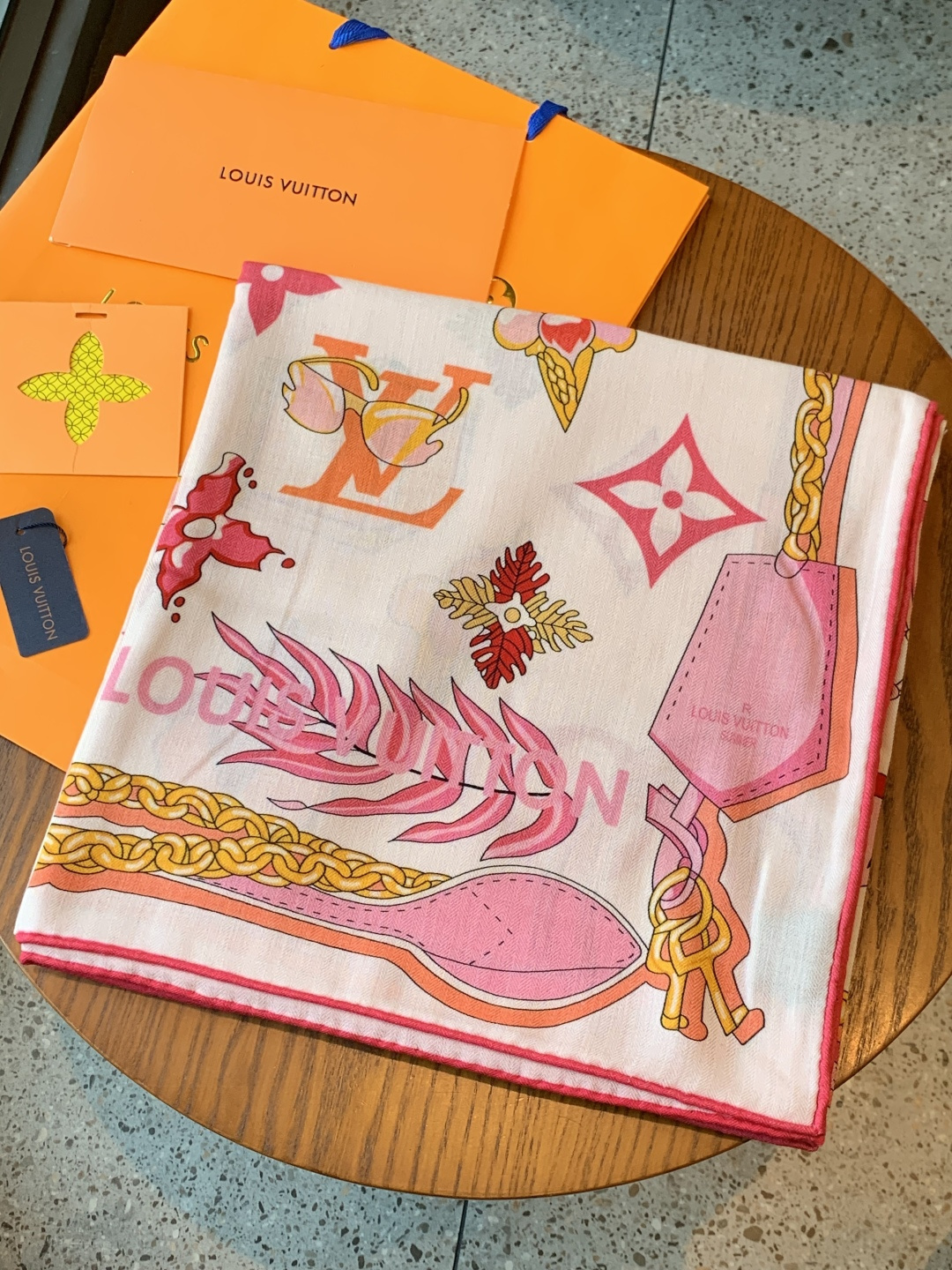 LV x TM 140披肩【140顶级丝绒双面同色披肩】本款LVxTMMonogram Multicol