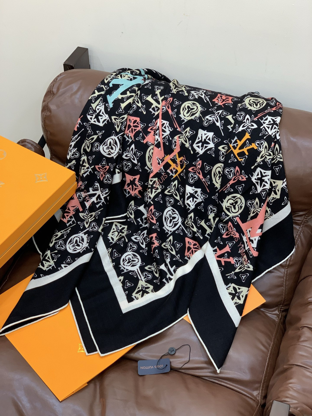 LV x TM 140披肩【140顶级丝绒双面同色披肩】本款LVxTMMonogram Multicol