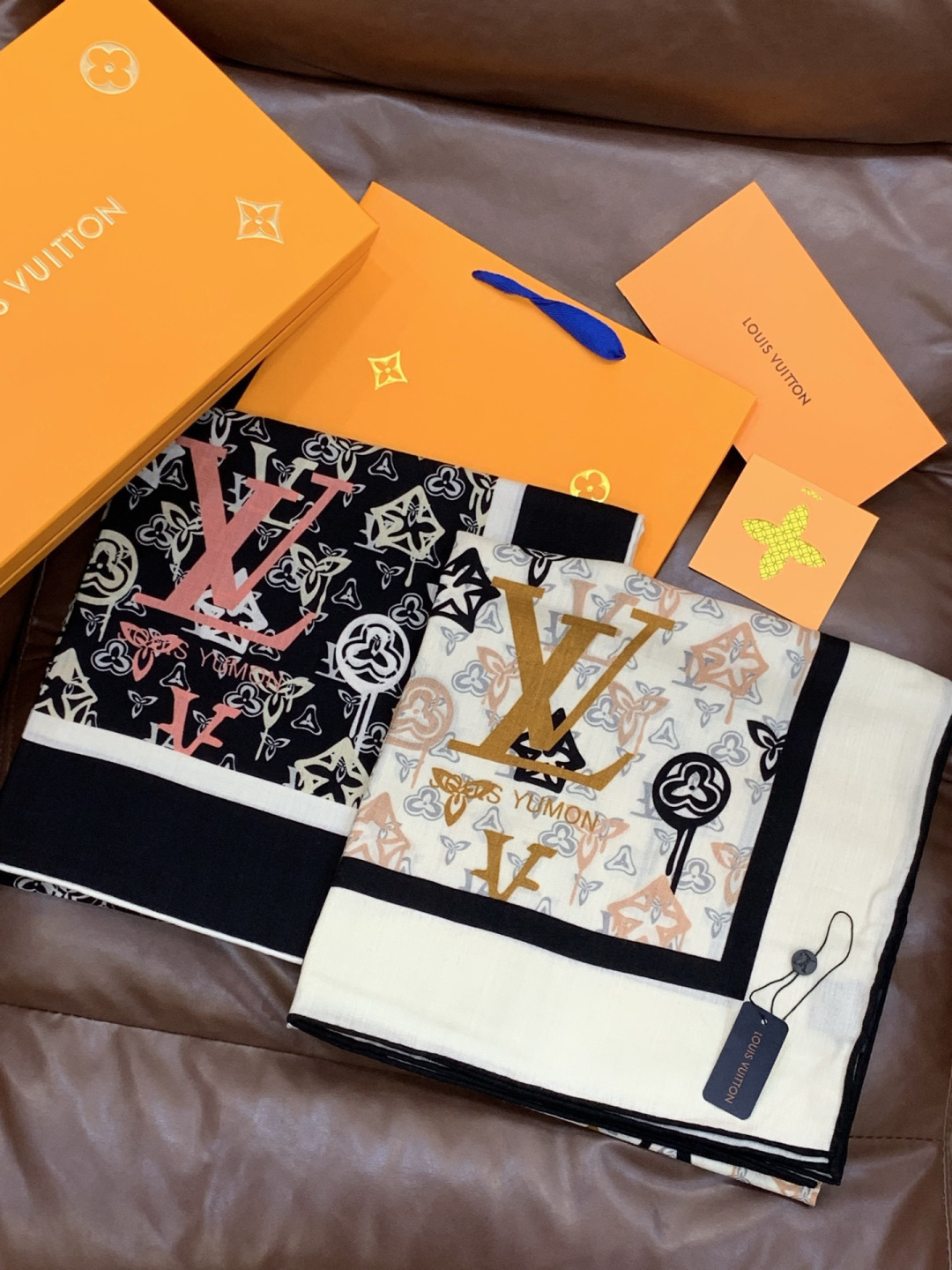 LV x TM 140披肩【140顶级丝绒双面同色披肩】本款LVxTMMonogram Multicol
