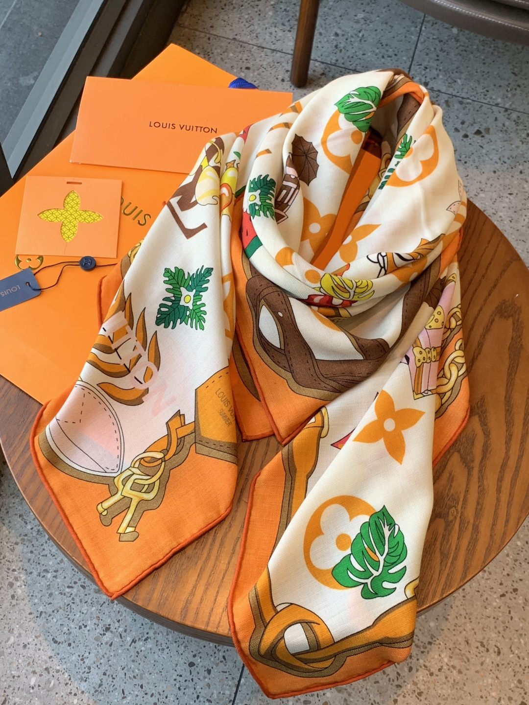 LV x TM 140披肩【140顶级丝绒双面同色披肩】本款LVxTMMonogram Multicol