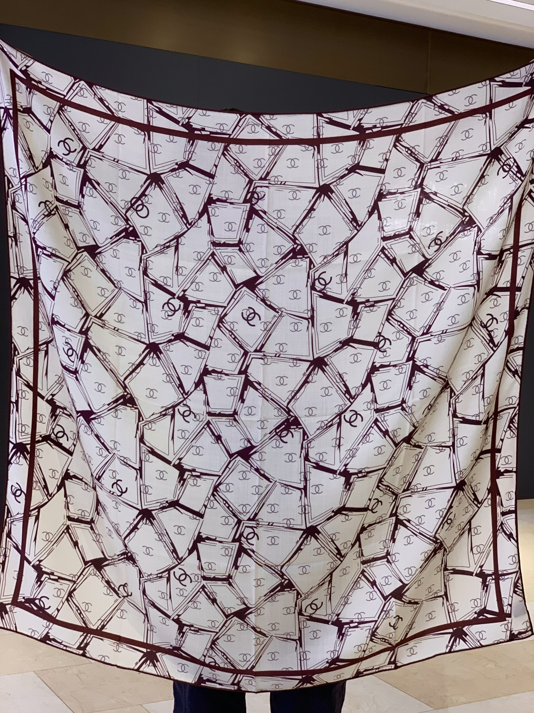 2025秋冬高级成衣系列～Chanel 【140双面同色丝绒披肩】此系列谱写一曲自由轻灵的赞歌本系列作品