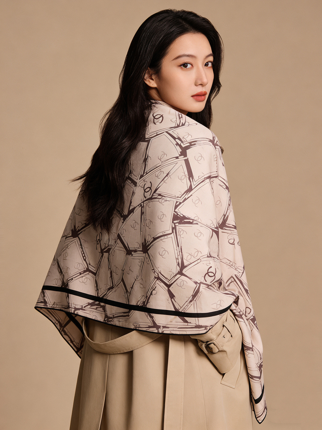 2025秋冬高级成衣系列～Chanel 【140双面同色丝绒披肩】此系列谱写一曲自由轻灵的赞歌本系列作品