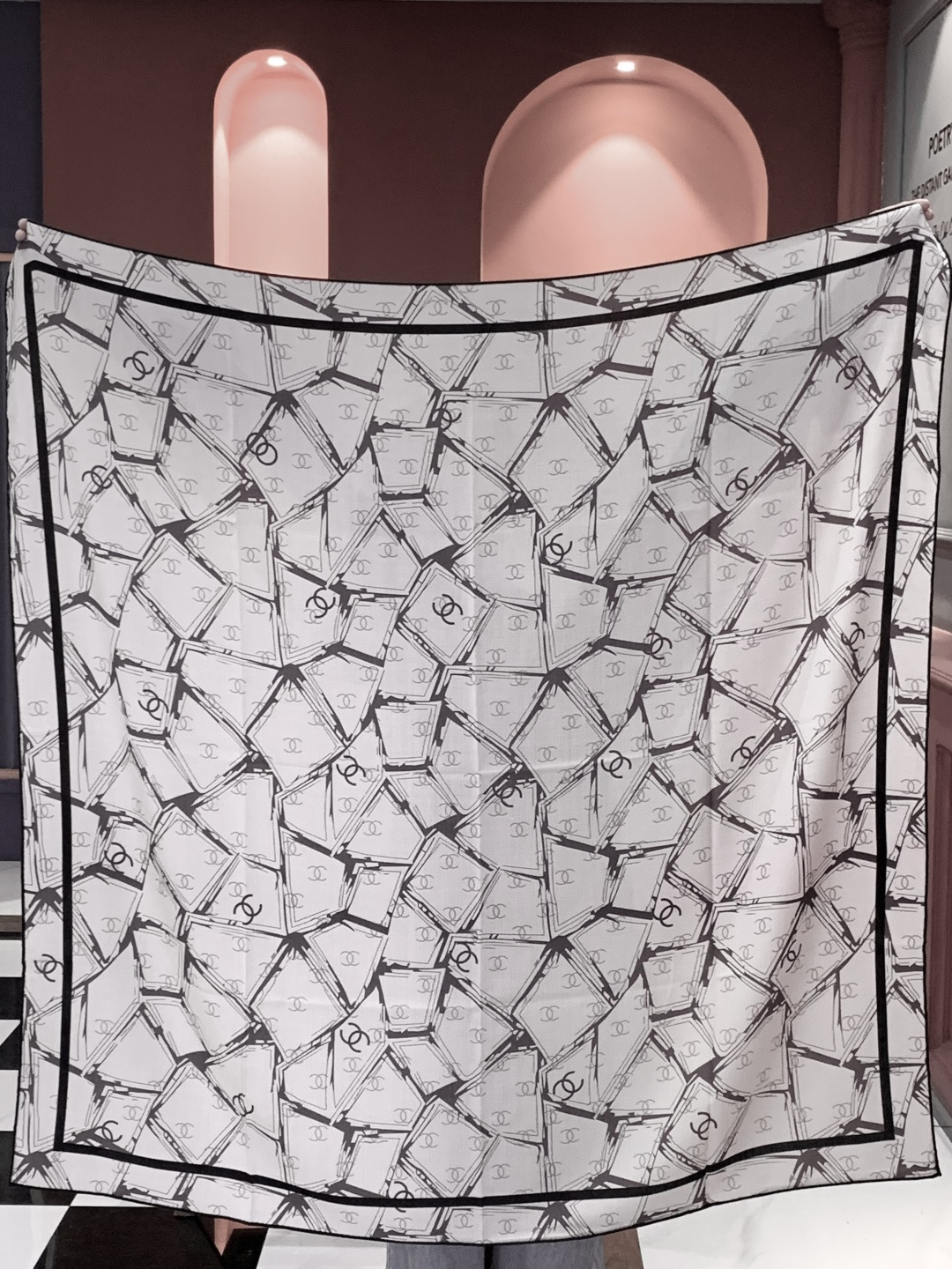 2025秋冬高级成衣系列～Chanel 【140双面同色丝绒披肩】此系列谱写一曲自由轻灵的赞歌本系列作品