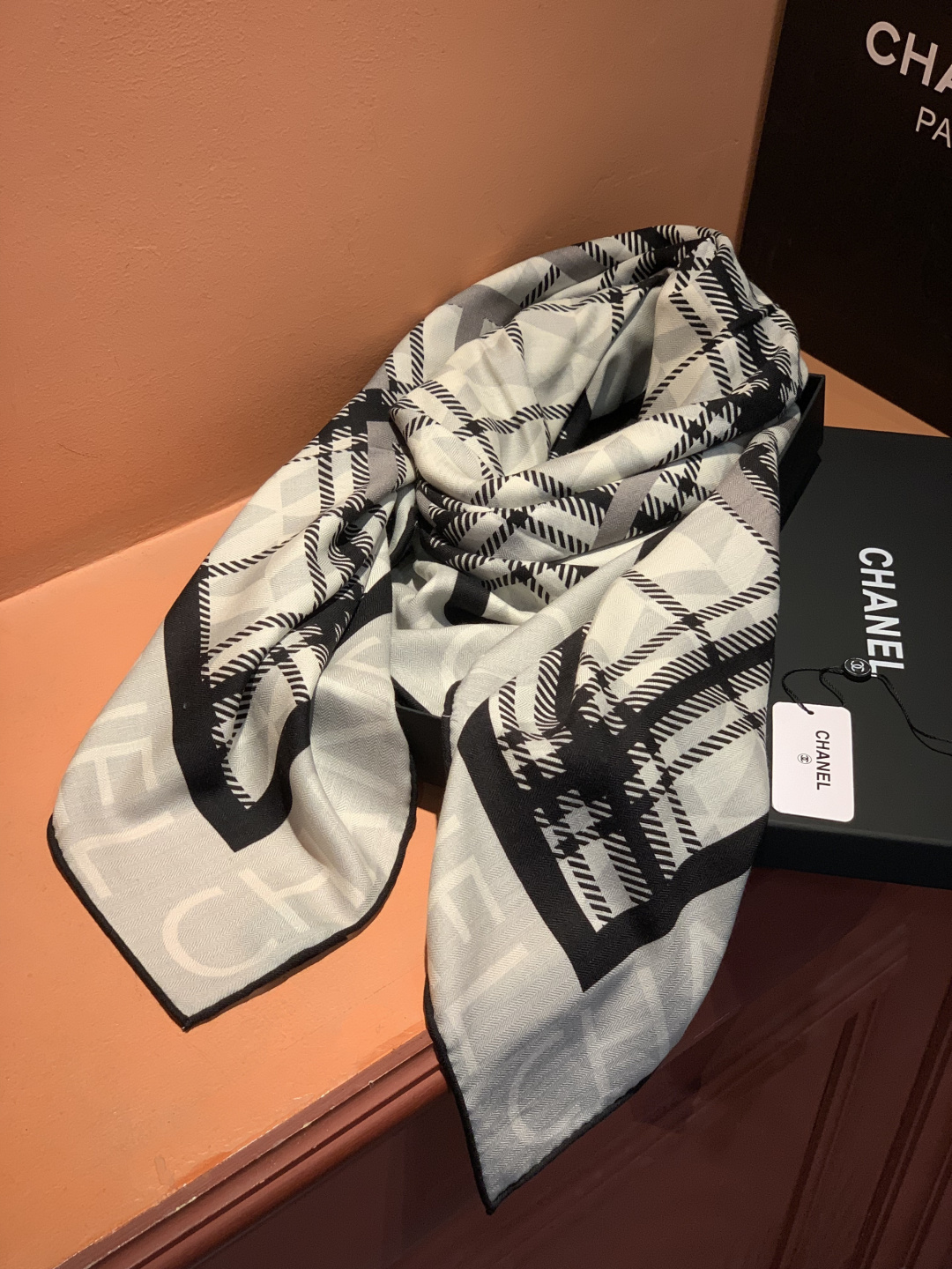 2025秋冬高级成衣系列～Chanel 【140双面同色丝绒披肩】此系列谱写一曲自由轻灵的赞歌本系列作品