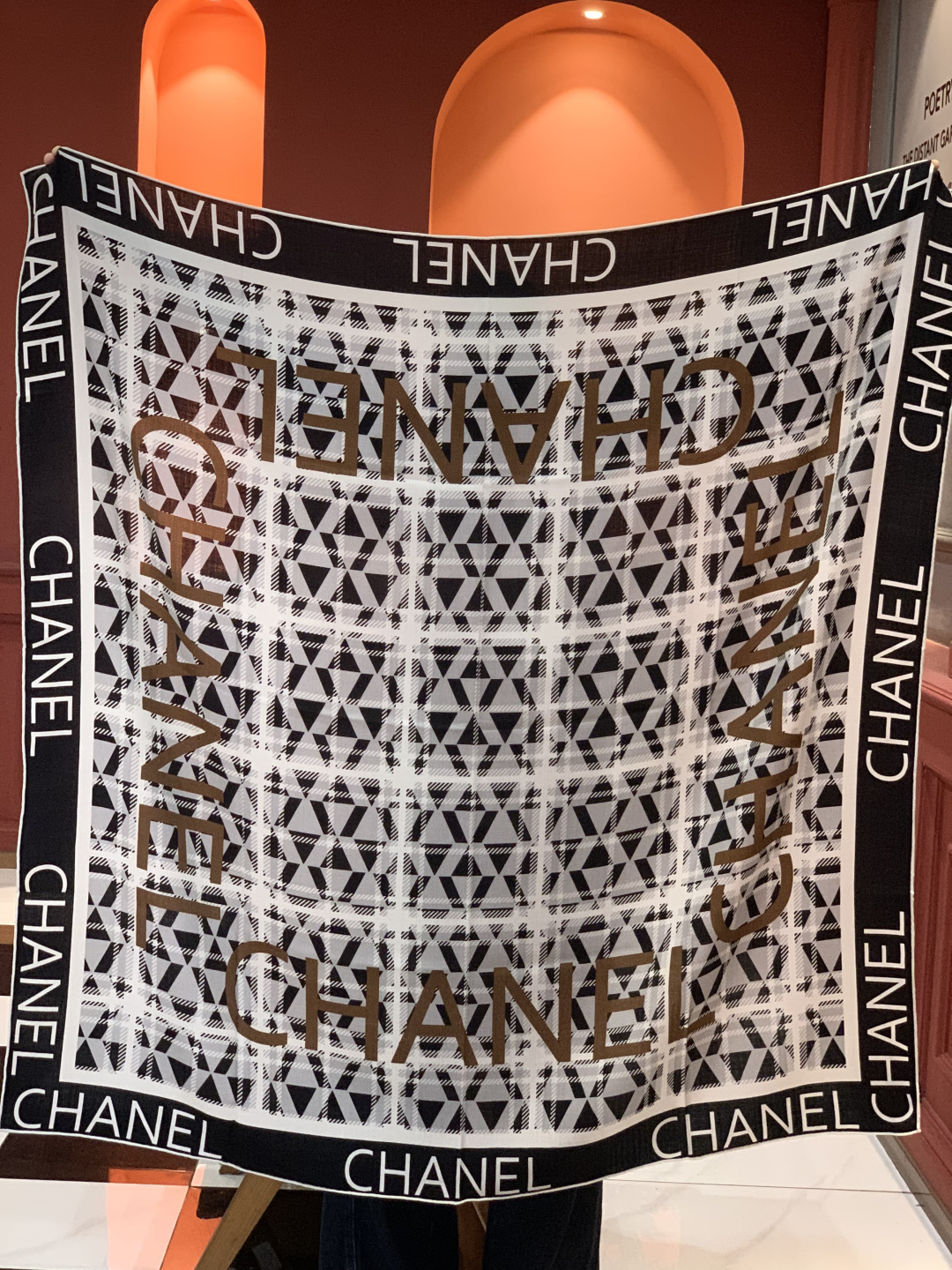 2025秋冬高级成衣系列～Chanel 【140双面同色丝绒披肩】此系列谱写一曲自由轻灵的赞歌本系列作品