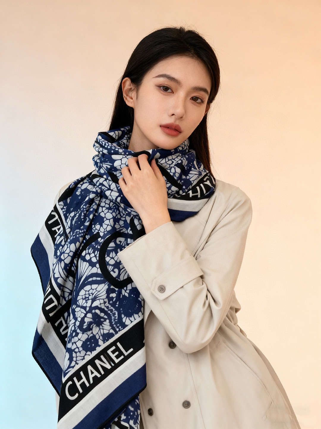 2025秋冬高级成衣系列～Chanel 【140双面同色丝绒披肩】此系列谱写一曲自由轻灵的赞歌本系列作品