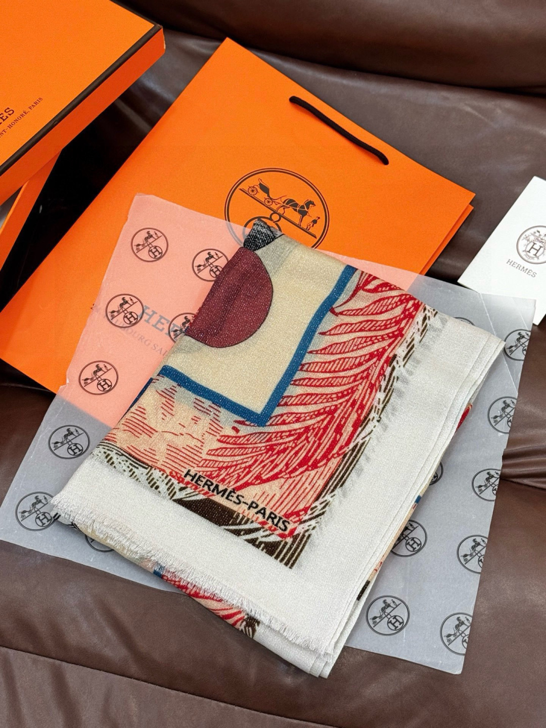 会发光发亮的围巾 爱马仕 专柜同步 买了都说好看羊绒印花‼️推荐💕顶级工艺超值‼️爱马仕专柜爆款🎁🎁羊绒