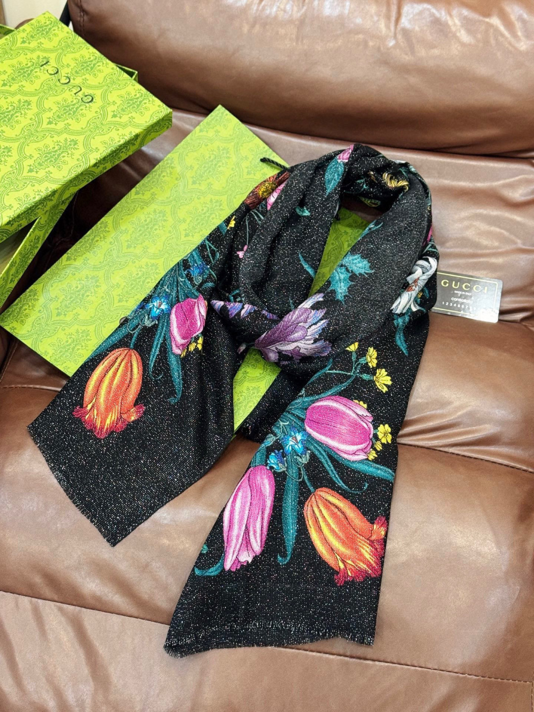 会发光发亮的围巾羊绒新款 🆕🆕🌈💫速度‼️下手一定要快‼️G家新款【花卉长巾】，高端 大爱 货极少 现在
