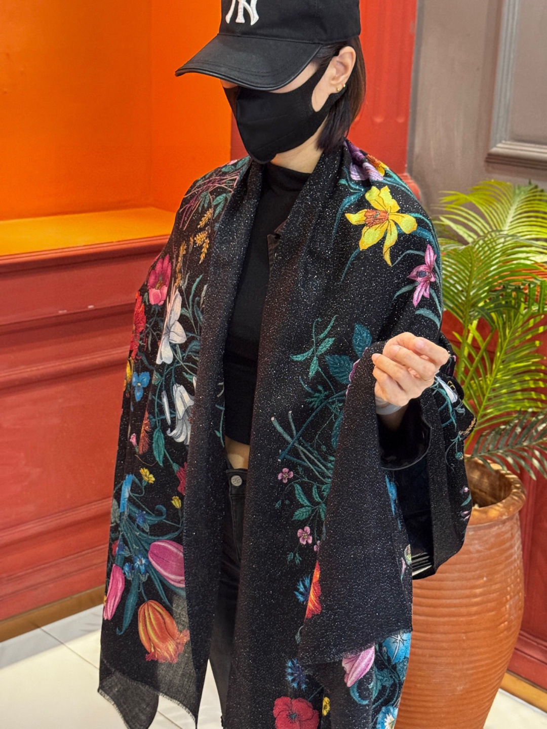 会发光发亮的围巾羊绒新款 🆕🆕🌈💫速度‼️下手一定要快‼️G家新款【花卉长巾】，高端 大爱 货极少 现在