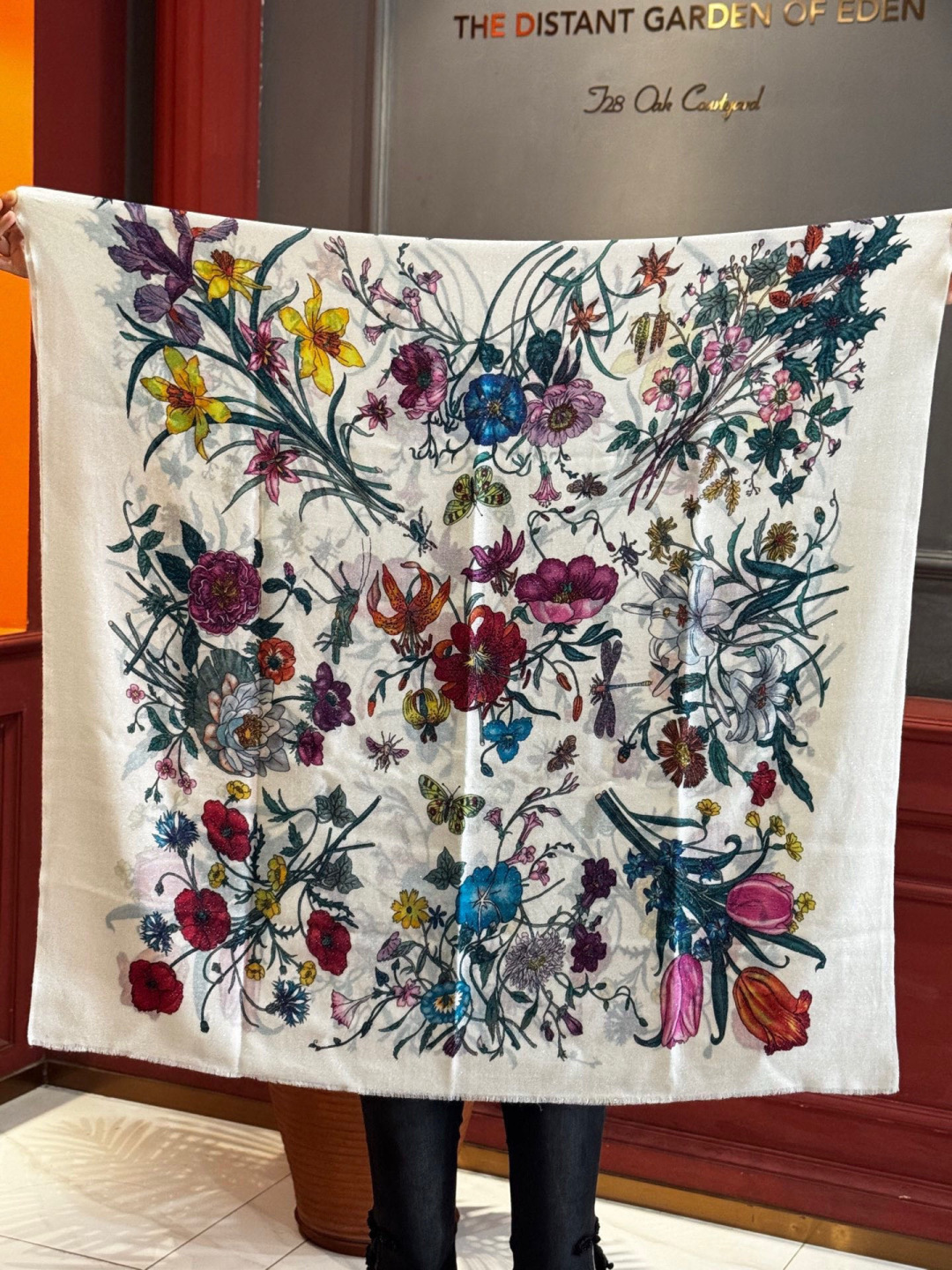 会发光发亮的围巾羊绒新款 🆕🆕🌈💫速度‼️下手一定要快‼️G家新款【花卉长巾】，高端 大爱 货极少 现在