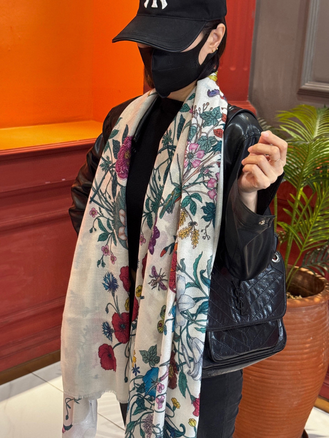 会发光发亮的围巾羊绒新款 🆕🆕🌈💫速度‼️下手一定要快‼️G家新款【花卉长巾】，高端 大爱 货极少 现在
