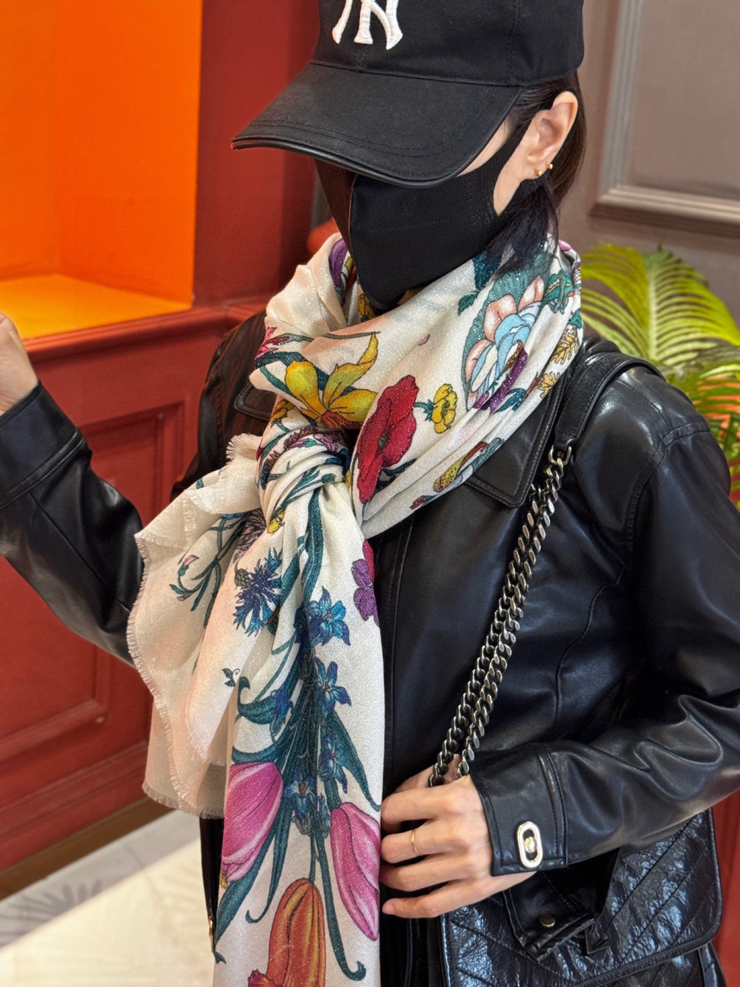 会发光发亮的围巾羊绒新款 🆕🆕🌈💫速度‼️下手一定要快‼️G家新款【花卉长巾】，高端 大爱 货极少 现在