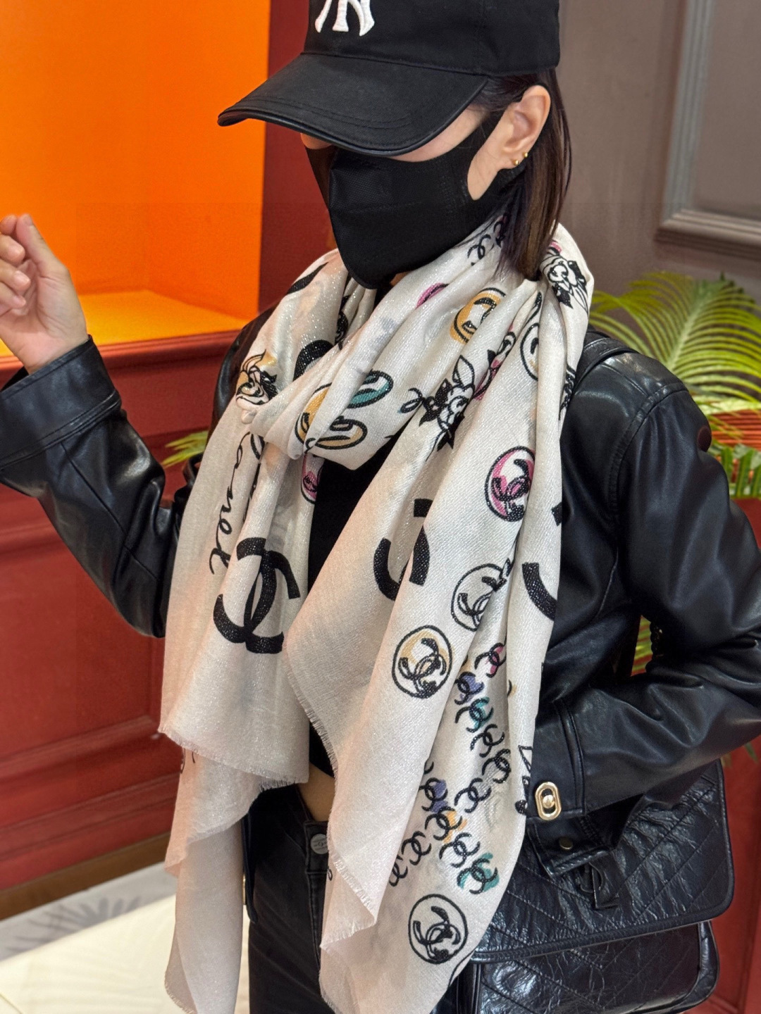 上新🌟 会发光发亮的围巾 💄💋新款客供银线💖羊绒面料长巾 😘美翻了[流泪]【手绘LOGO银线长巾】御用殿