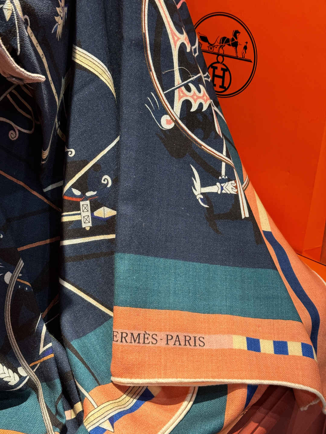 ❄️【双面同色】原单爱马仕140cm丝绒方巾💕 《平衡马车》，没有体验过野村大辅的豪华马车，就不算拥有丰