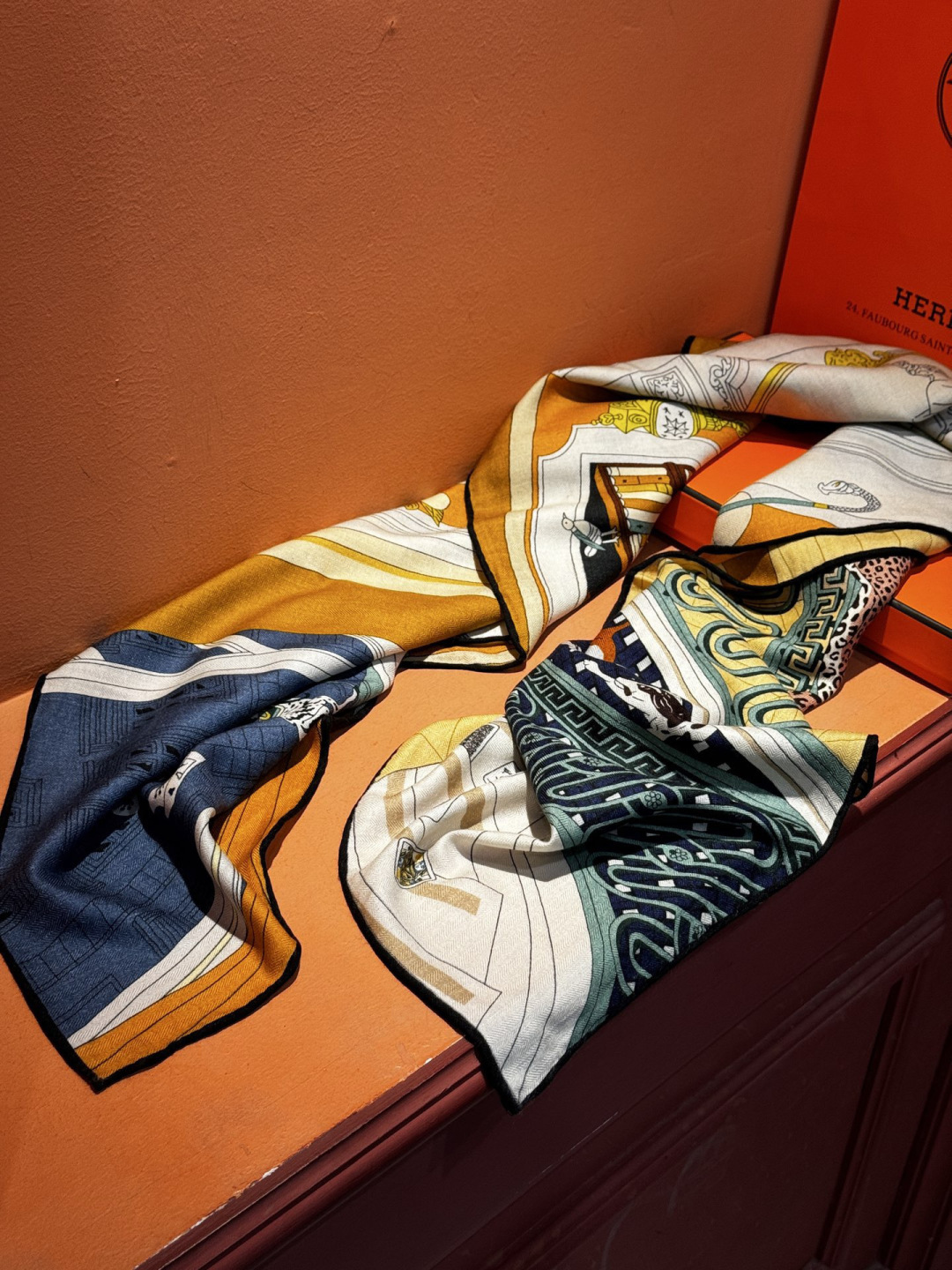 💟上新💞｛24号之谜｝羊绒大方巾[双面同色140]手工卷边H家是创意和作品故事的无限源泉，每季皆推出全新