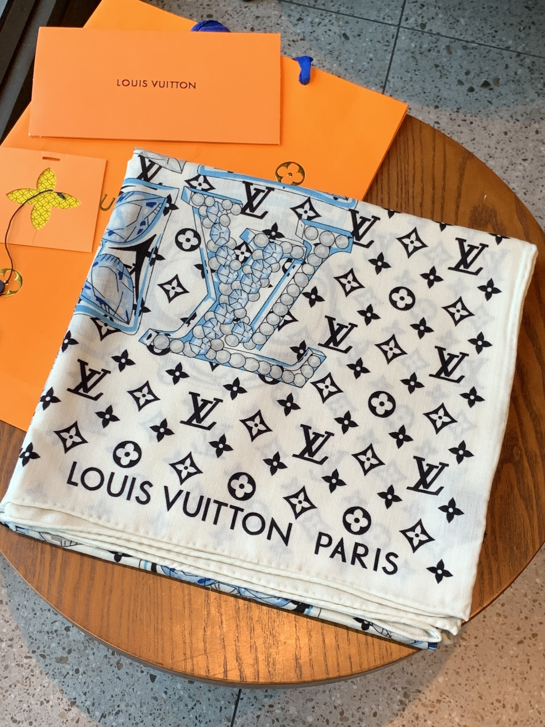 LV x TM 140披肩【140顶级丝绒双面同色披肩】本款LVxTMMonogram Multicol